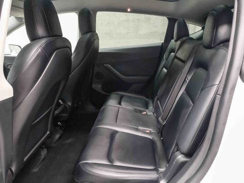 Used 2022 Tesla Model Y Long Range AWD/4WD image 19