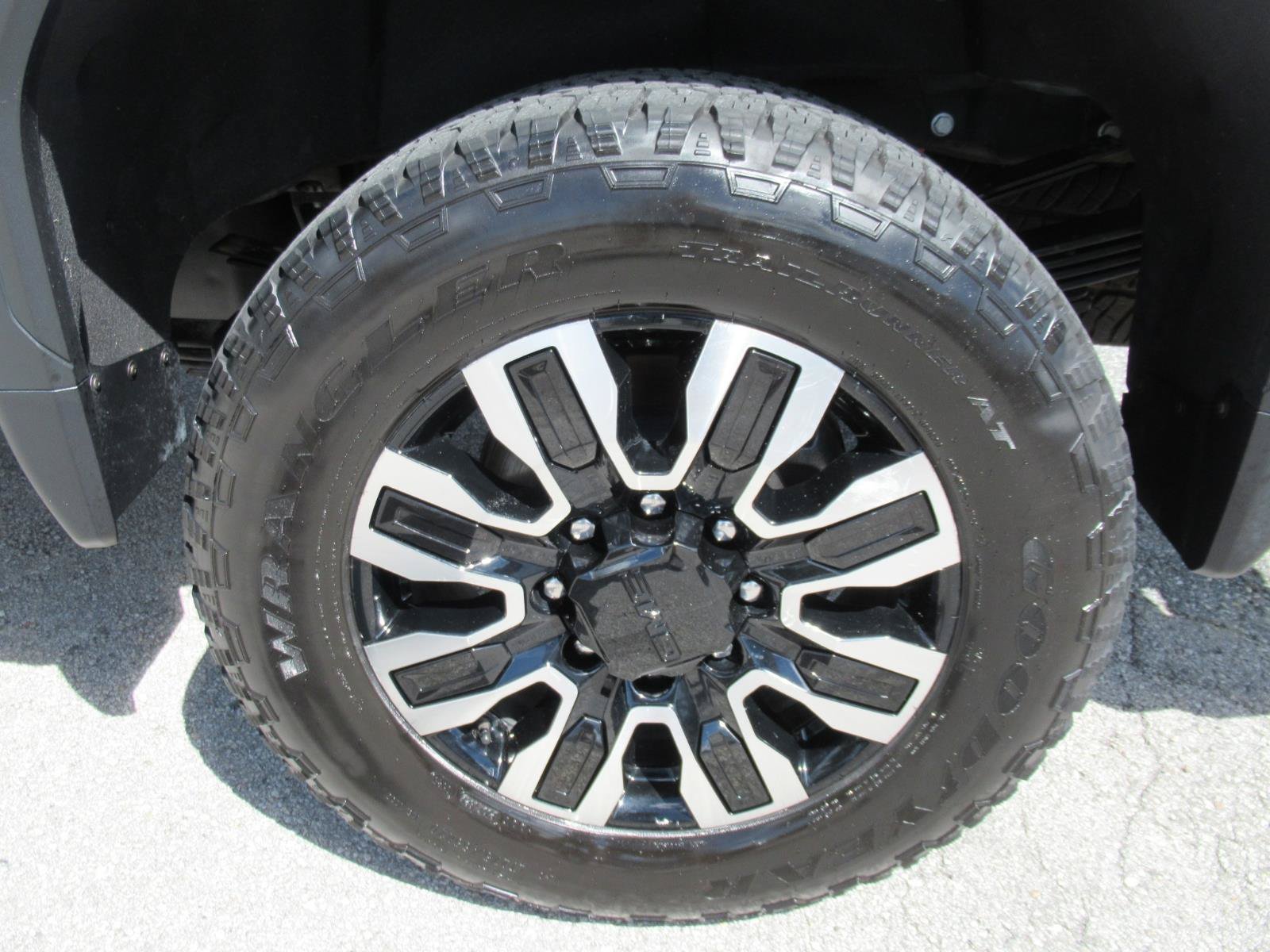 Used 2024 GMC Sierra 3500 Denali Ultimate AWD/4WD image 8