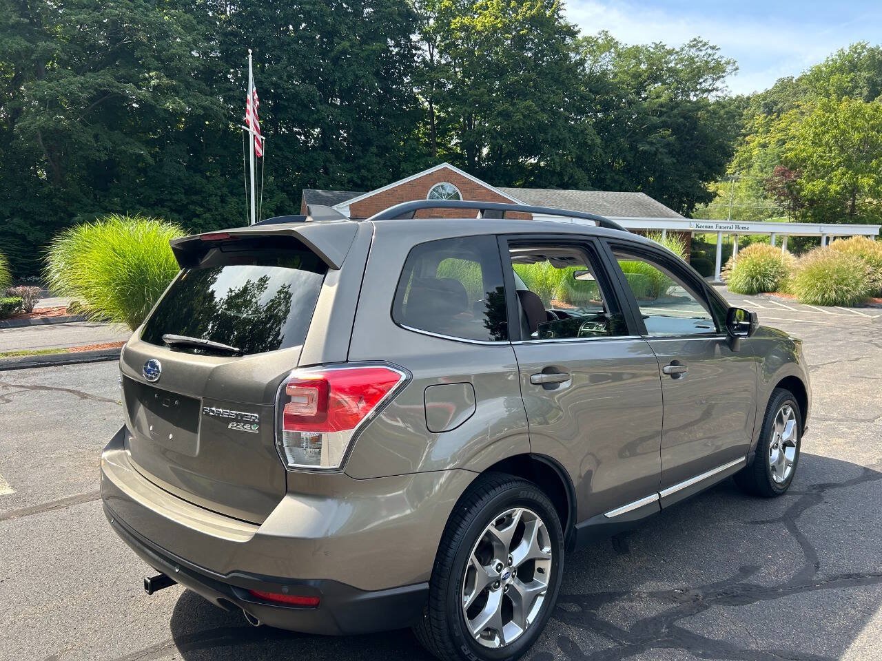 Used 2017 Subaru Forester 2.5i Touring AWD/4WD image 4