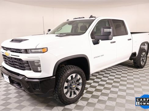 Used 2024 Chevrolet Silverado 2500 Custom w/ Custom Convenience Package image 9