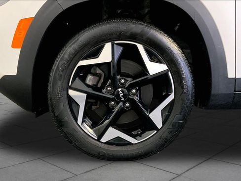 Used 2024 Kia Seltos EX AWD/4WD image 11