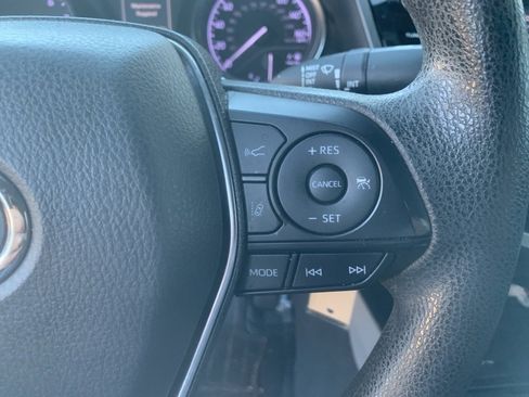 Used 2019 Toyota Camry L image 13