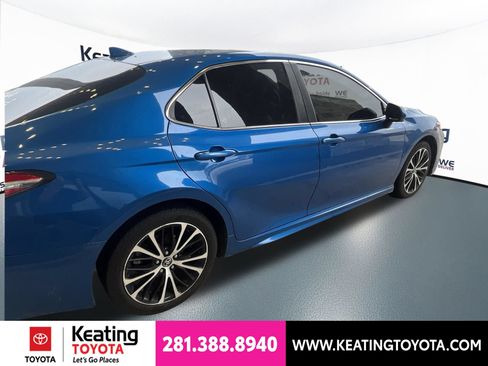 Used 2020 Toyota Camry SE FWD image 2