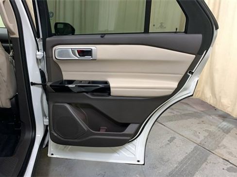 Certified 2023 Ford Explorer Platinum w/ Technology Package image 14