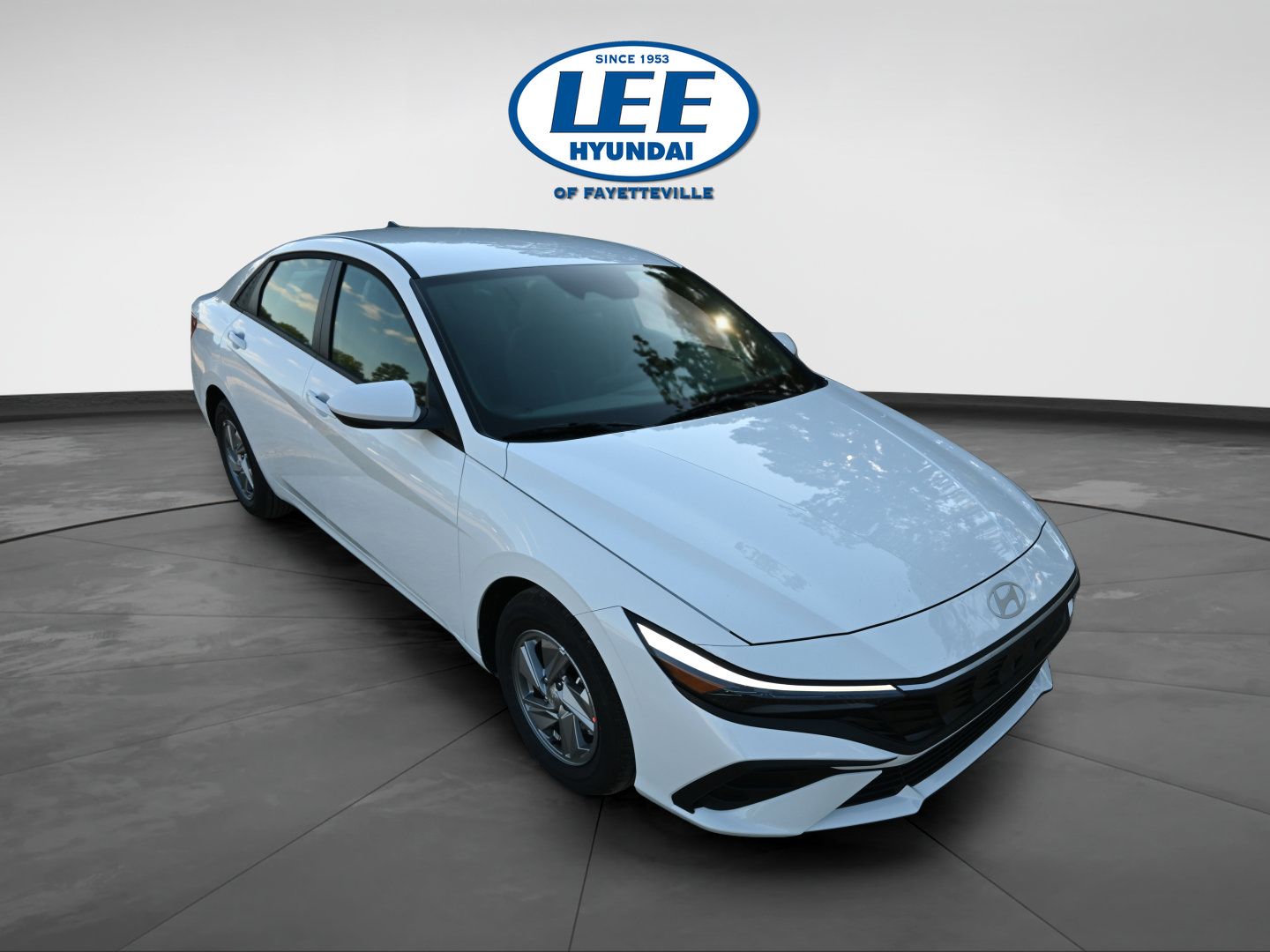 Certified 2025 Hyundai Elantra SE FWD image 1