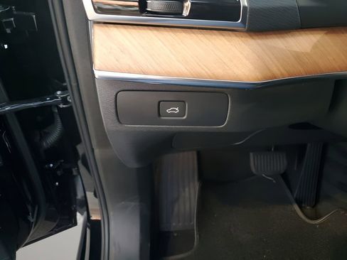 Used 2023 Volvo XC90 B6 Plus image 32