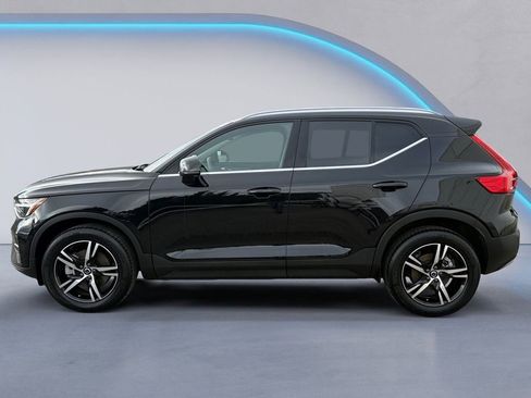 Certified 2025 Volvo XC40 B5 Core image 6