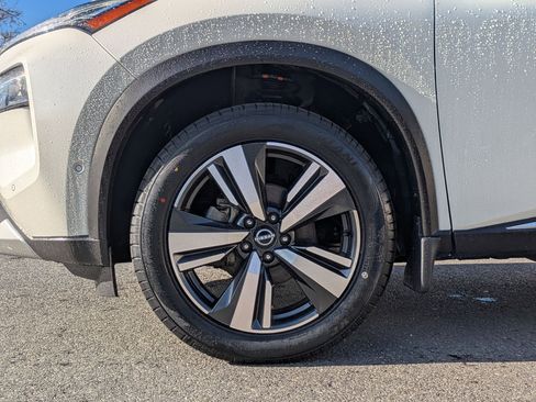 Used 2022 Nissan Rogue Platinum w/ Head-Up Display Package image 8