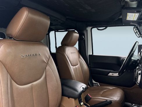 Used 2016 Jeep Wrangler Unlimited Sahara w/ Connectivity Group image 30