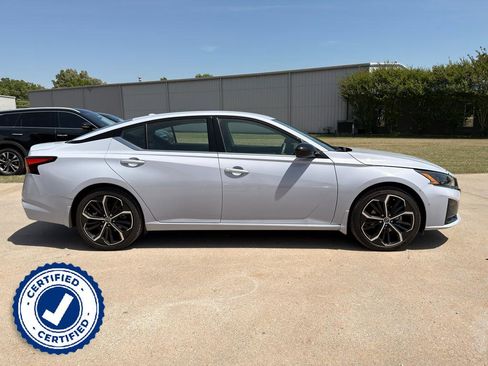 Used 2024 Nissan Altima 2.5 SR image 2