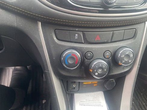 Used 2022 Chevrolet Trax LT w/ LT Convenience Package AWD/4WD image 8