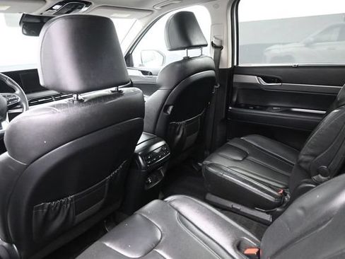 Used 2021 Hyundai Palisade SEL w/ Premium Package FWD image 2