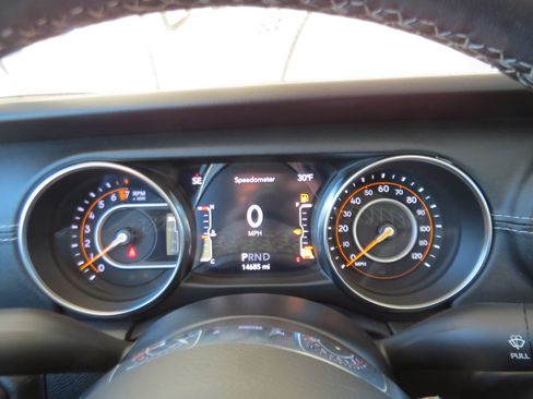 Used 2020 Jeep Gladiator Overland w/ LED Lighting Group image 17