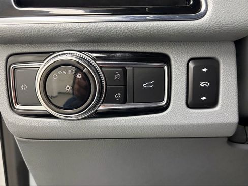Used 2019 Lincoln Navigator Reserve image 24