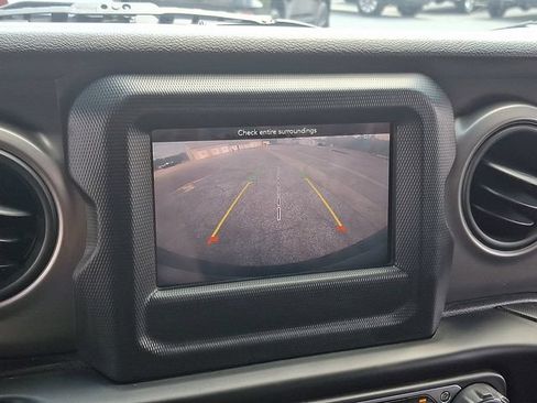 Used 2021 Jeep Wrangler Sport AWD/4WD image 18