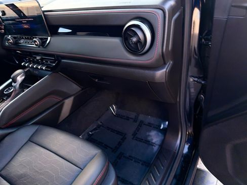 Used 2025 Chevrolet Colorado Z71 w/ Technology Package image 33