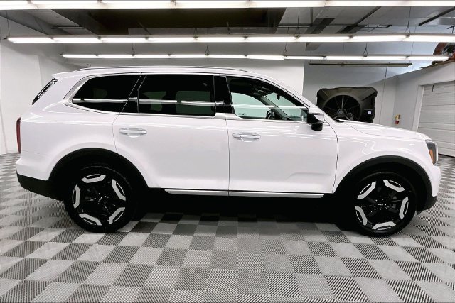 Used 2025 Kia Telluride S AWD/4WD image 15