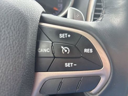 Used 2017 Jeep Grand Cherokee Laredo w/ Quick Order Package 23E AWD/4WD image 19