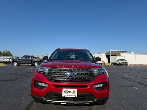 Used 2021 Ford Explorer XLT w/ Equipment Group 202A RWD image 2