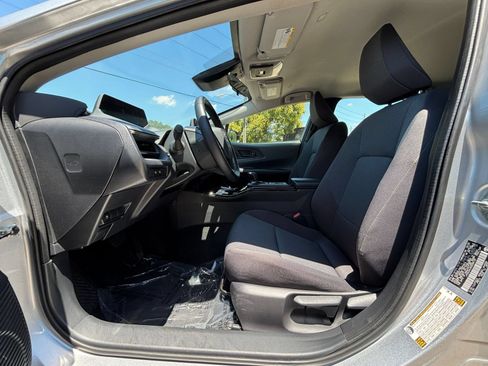 Used 2025 Toyota Prius LE FWD image 23