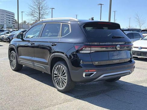 New 2026 Volkswagen Taos SE FWD image 3
