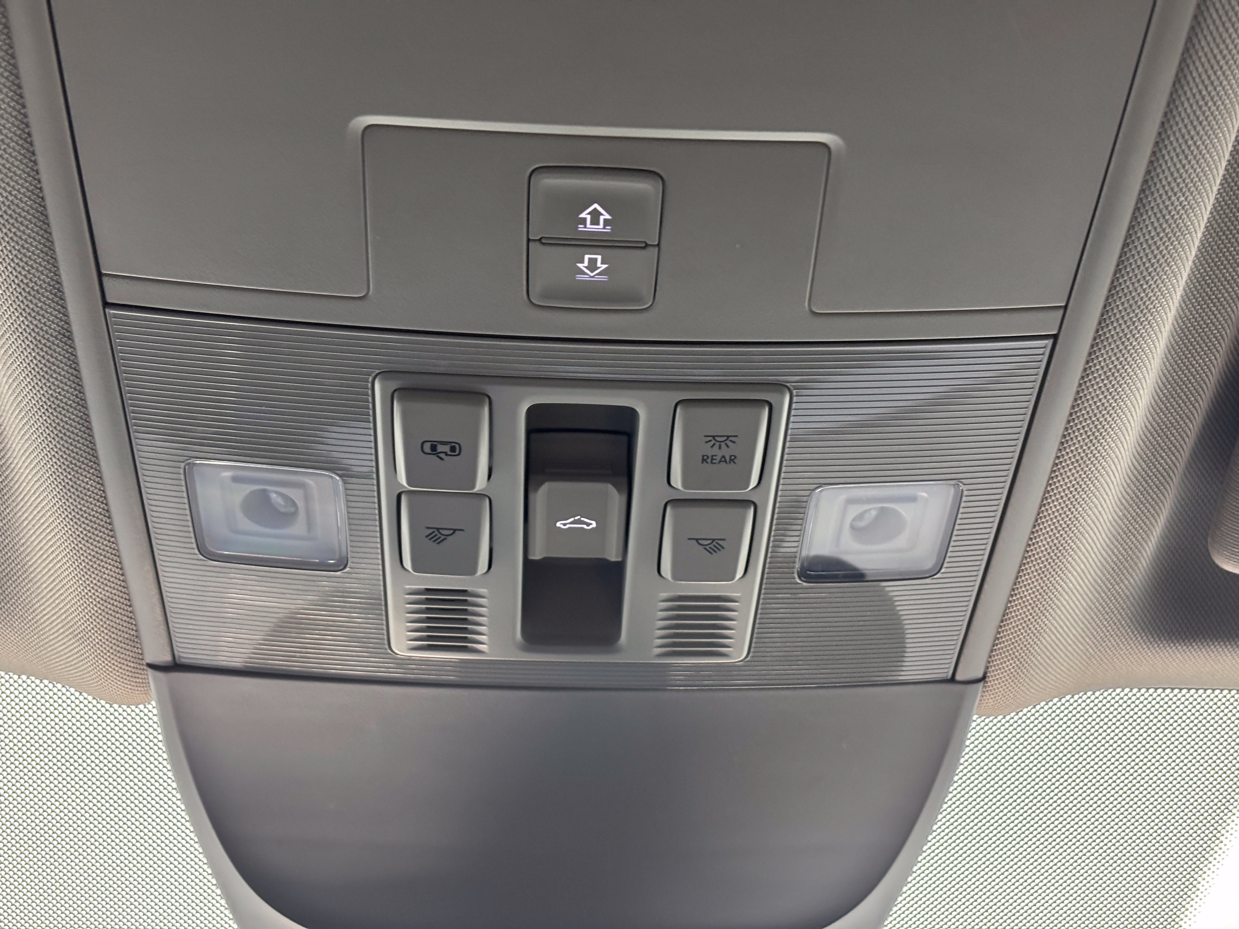 Used 2023 Volkswagen Taos SE w/ Panoramic Sunroof Package FWD image 23