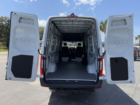 New 2025 Mercedes-Benz Sprinter 2500 image 6