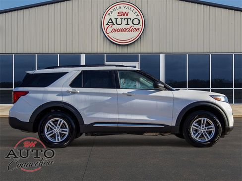 Used 2023 Ford Explorer XLT w/ Equipment Group 202A image 8