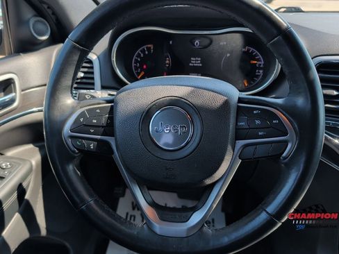 Used 2018 Jeep Grand Cherokee Limited image 22