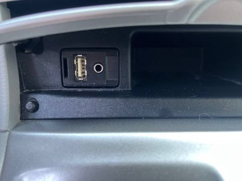 Used 2012 Toyota Highlander FWD w/ Tech Pkg image 14