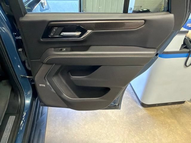 Used 2025 GMC Yukon Elevation AWD/4WD image 29