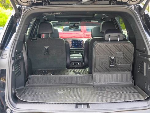Used 2025 Chevrolet Traverse LT w/ Sun and Wheel Package FWD image 8