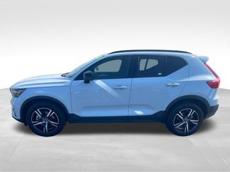 Used 2024 Volvo XC40 B5 Core AWD/4WD video 2