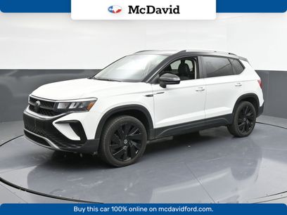 Used 2024 Volkswagen Taos SE w/ Panoramic Sunroof Package