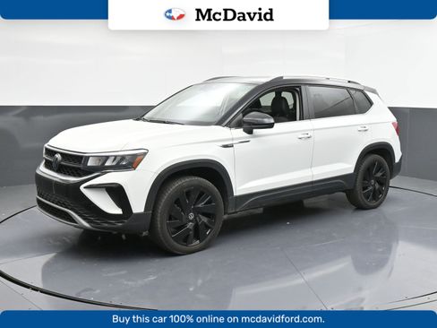 Used 2024 Volkswagen Taos SE w/ Panoramic Sunroof Package image 1