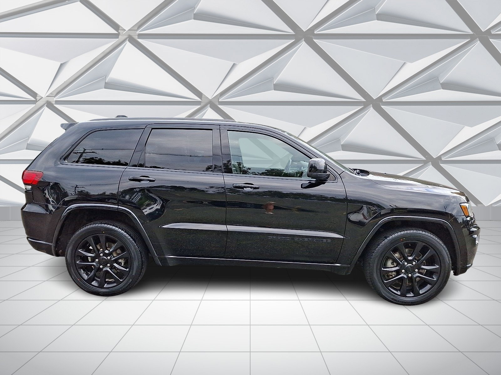 Used 2021 Jeep Grand Cherokee Laredo X AWD/4WD image 12