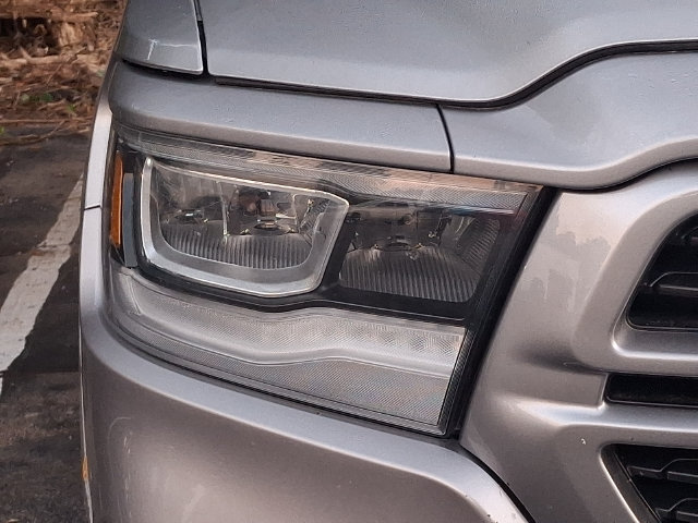 Used 2024 RAM 1500 Laramie AWD/4WD image 6