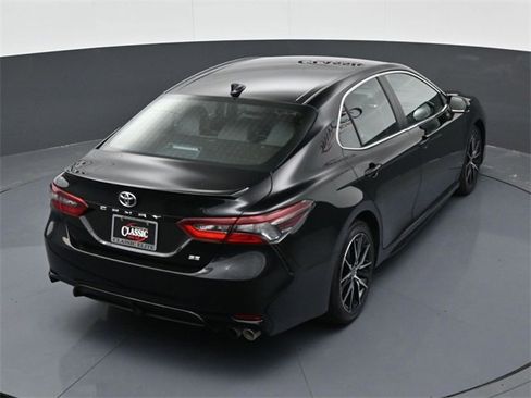 Used 2024 Toyota Camry SE image 21