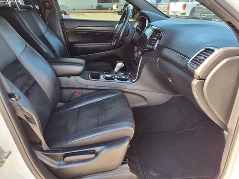 Used 2020 Jeep Grand Cherokee Altitude image 12