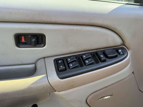 Used 2006 Chevrolet Silverado 1500 LT w/ Onstar Plus Package AWD/4WD image 17