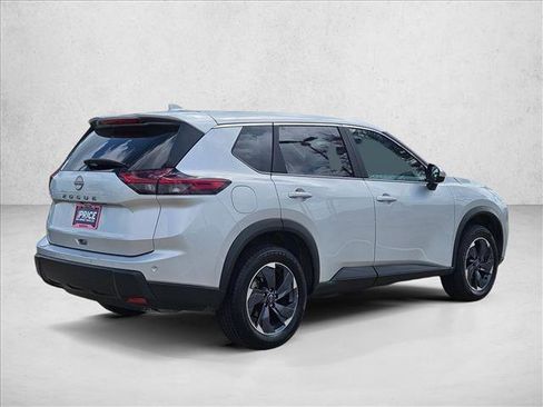 Used 2025 Nissan Rogue SV image 5