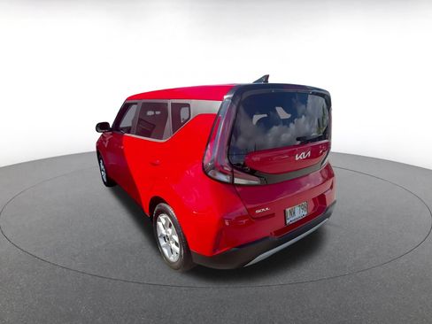 Used 2025 Kia Soul LX w/ LX Technology Package FWD image 9
