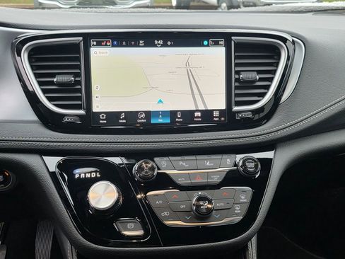 New 2026 Chrysler Pacifica Limited w/ S Appearance Package image 19