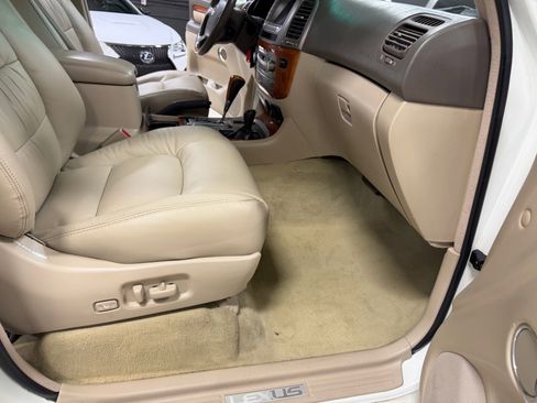 Used 2004 Lexus LX 470 image 19