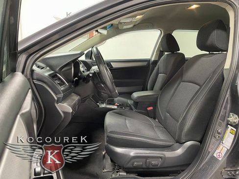 Used 2019 Subaru Outback 2.5i Premium image 11