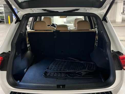 Certified 2022 Volkswagen Tiguan SE R-Line image 37