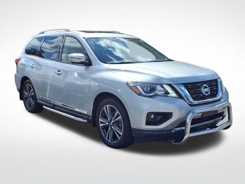 Used 2019 Nissan Pathfinder Platinum image 3