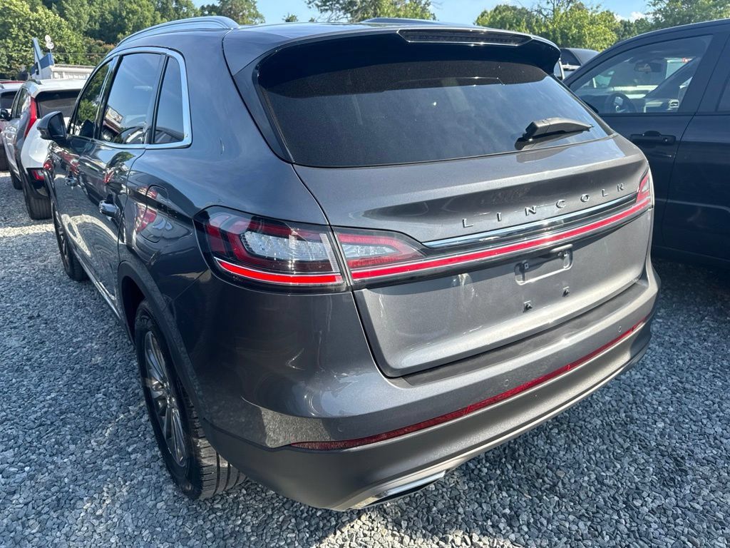 Used 2022 Lincoln Nautilus FWD w/ Premium Package image 4