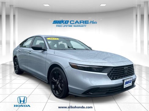 Certified 2025 Honda Accord SE image 1