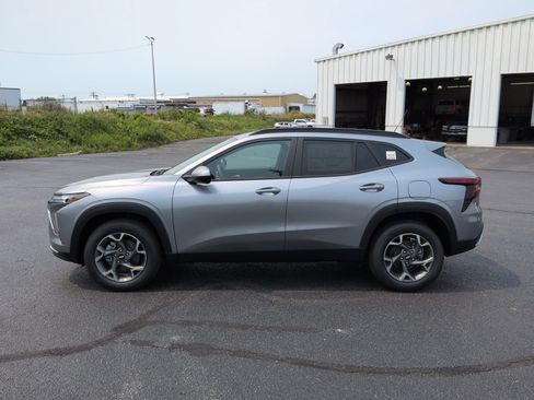 New 2026 Chevrolet Trax LT FWD image 30